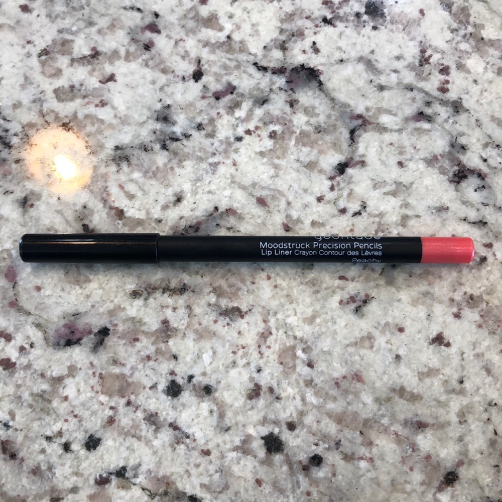 Peachy Younique Lip Liner